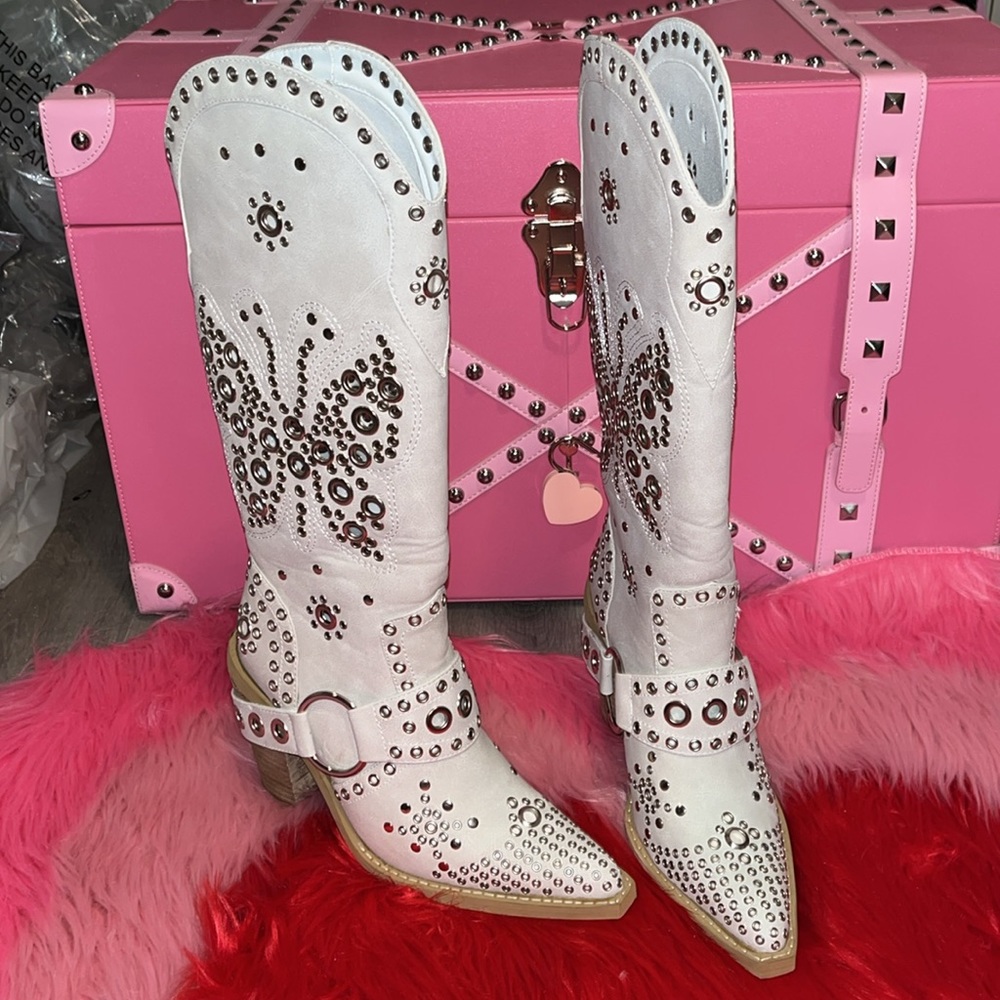 SOLD Butterfly studded cowgirl boots size 6 nude ivory - Picture 1 of 5